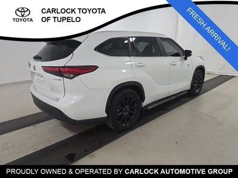 Used 2023 Toyota Highlander XLE FWD image 4