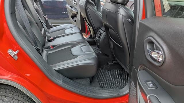 Used 2021 Jeep Cherokee Trailhawk AWD/4WD image 22