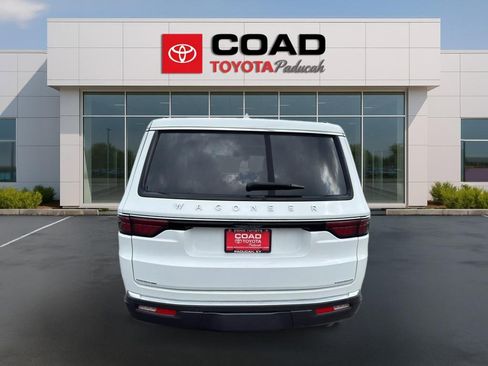 Used 2022 Jeep Wagoneer Series III w/ Premium Group I AWD/4WD image 4