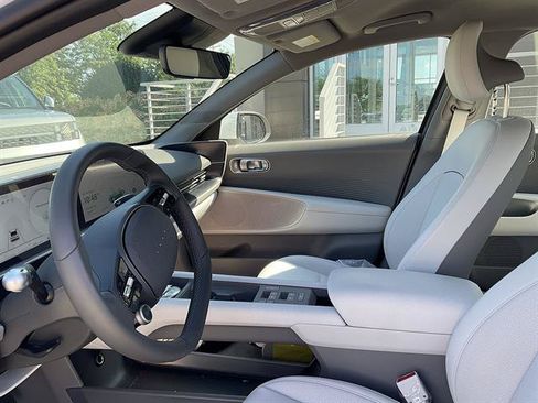 Used 2025 Hyundai Ioniq 6 SEL RWD image 2