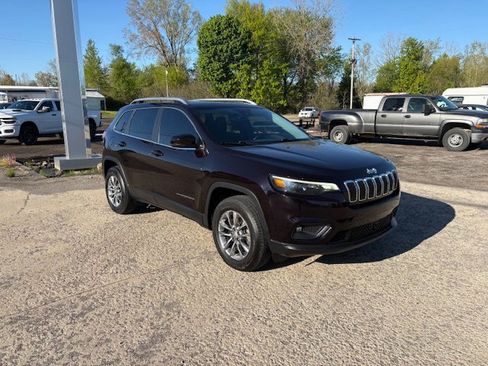 Used 2021 Jeep Cherokee Latitude Lux w/ Comfort/Convenience Group AWD/4WD image 3