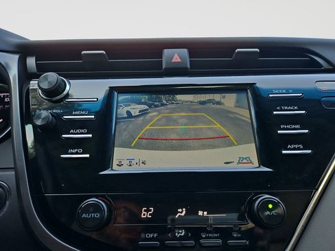 Used 2018 Toyota Camry SE w/ Convenience Package FWD image 22
