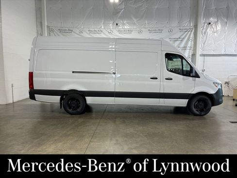 New 2025 Mercedes-Benz Sprinter 2500 image 1