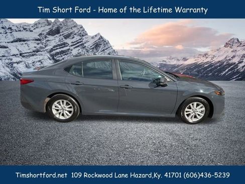 Used 2025 Toyota Camry LE image 5