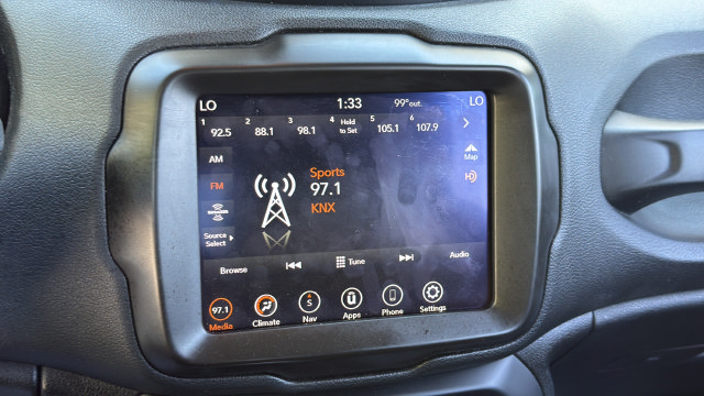 Used 2023 Jeep Renegade Latitude AWD/4WD image 19