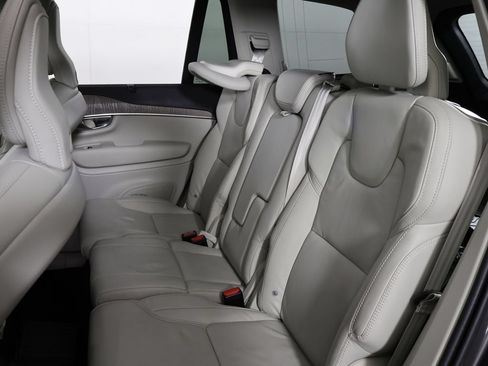 Used 2024 Volvo XC90 T8 Ultimate w/ Protection Package Premier AWD/4WD image 39