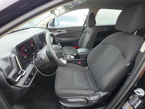 Used 2025 Kia Sportage LX FWD image 4
