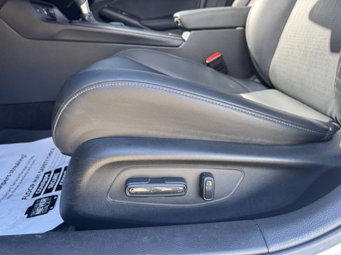 Used 2024 Honda Civic EX-L image 11