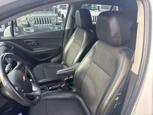 Used 2021 Chevrolet Trax LT w/ Driver Confidence Package image 12