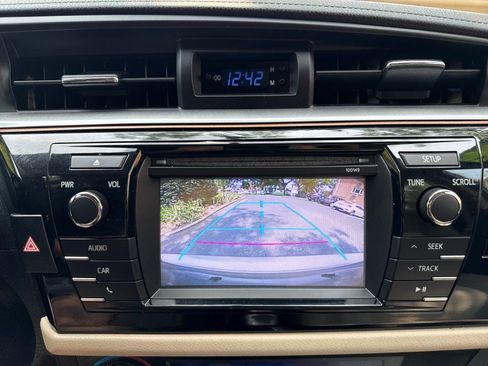 Used 2014 Toyota Corolla LE FWD image 22