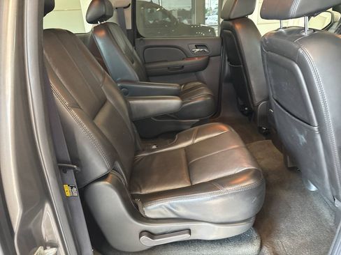 Used 2007 GMC Yukon XL SLT w/ SLT Preferred Equipment Group AWD/4WD image 39