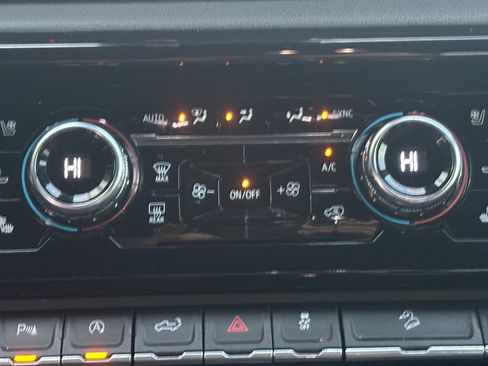 Used 2023 GMC Sierra 1500 AT4 w/ AT4 Premium Package image 4