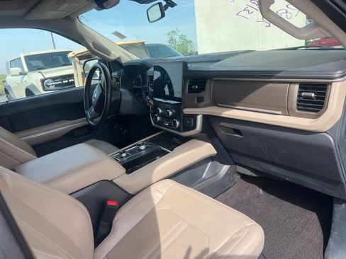 Used 2023 Ford Expedition Limited image 16