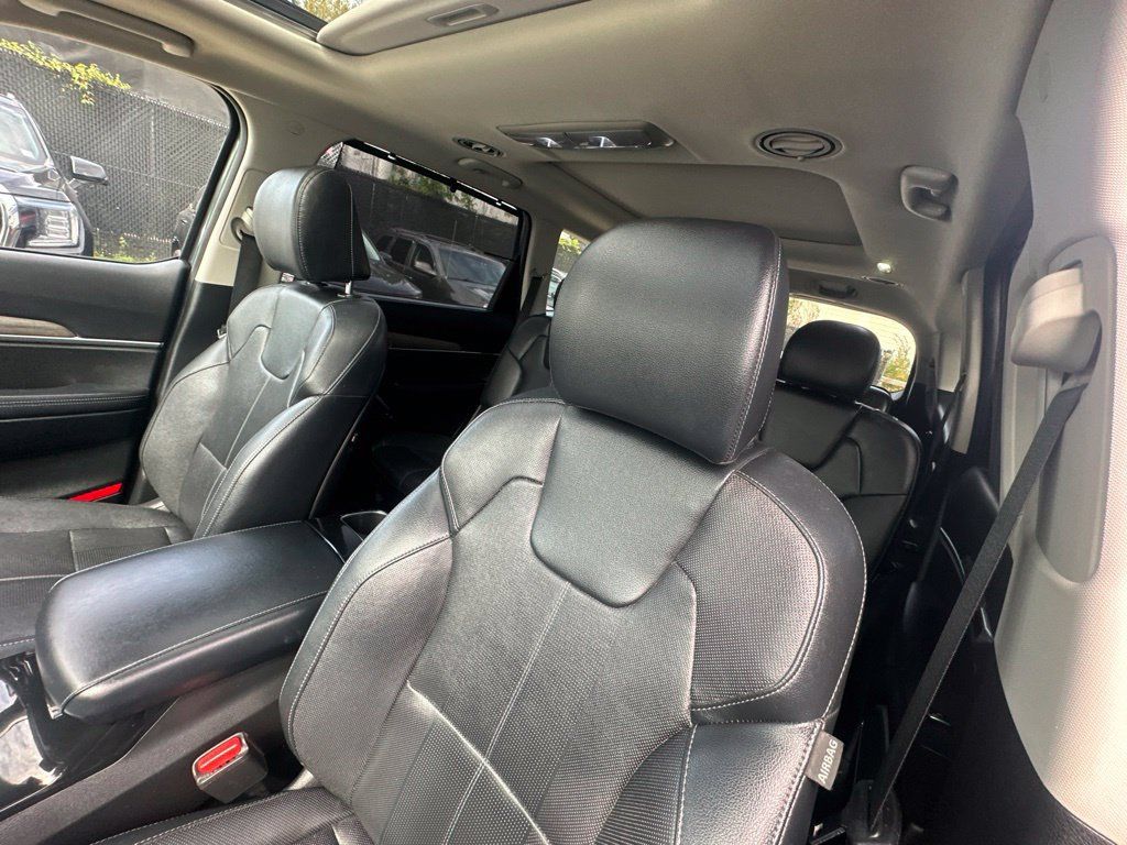 Used 2022 Kia Telluride SX w/ Nightfall Edition Package AWD/4WD image 11