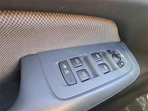 Used 2022 Volvo S60 B5 R-Design w/ Climate Package image 20