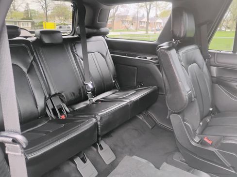 Used 2018 Ford Expedition Limited w/ Equipment Group 301A AWD/4WD image 9