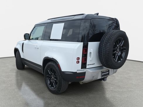 Used 2025 Land Rover Defender 90 S image 7