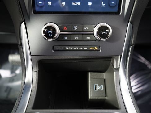 Used 2023 Ford Edge Titanium w/ Class II Trailer Tow Package AWD/4WD image 31