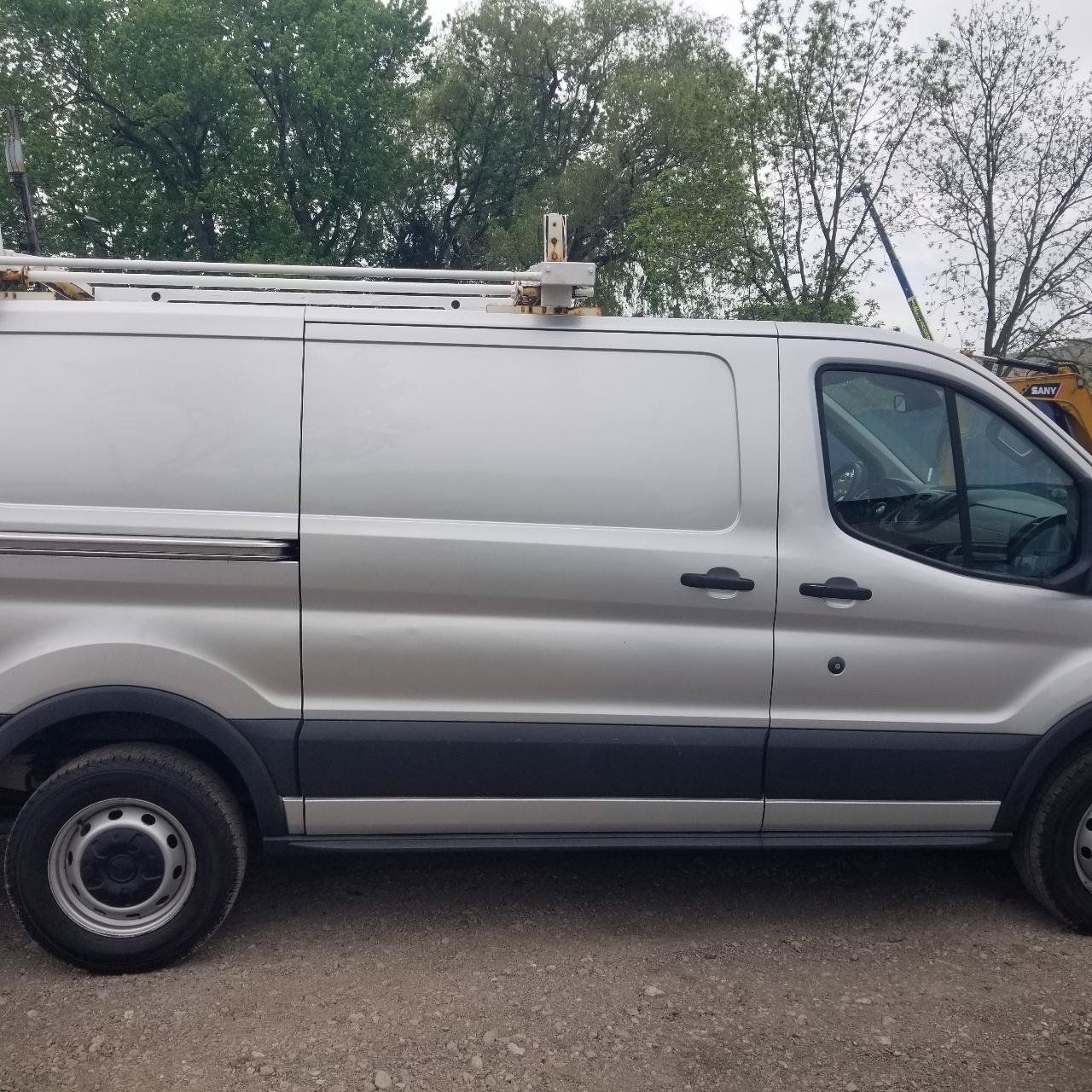 Used 2016 Ford Transit 250 130 Low Roof RWD image 6