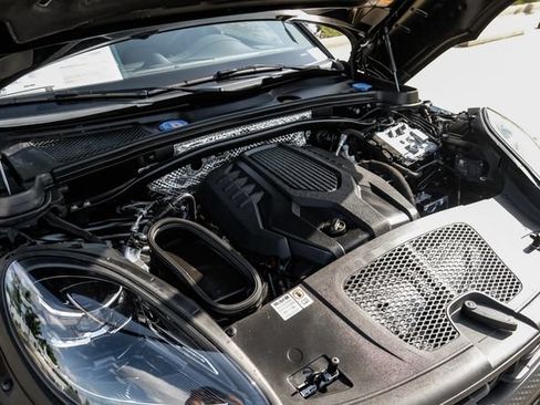 Used 2025 Porsche Macan AWD/4WD image 61