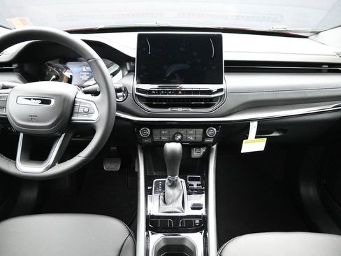 New 2026 Jeep Compass Latitude image 13