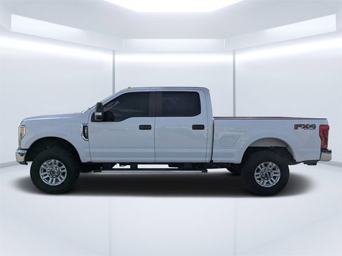 Used 2019 Ford F250 XL w/ STX Appearance Package image 6