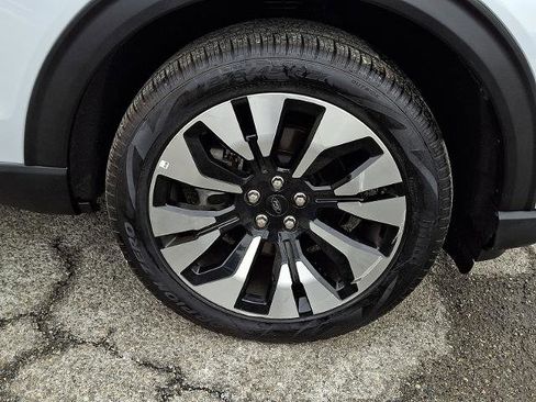 Certified 2025 Ford Explorer Platinum w/ LUX Leather Package image 8