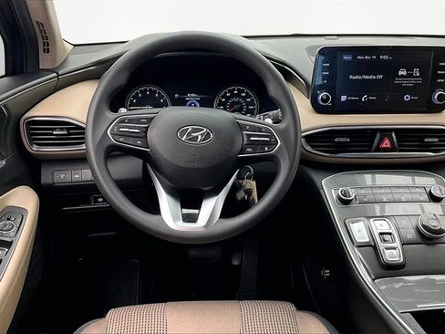 Used 2023 Hyundai Santa Fe SE image 5