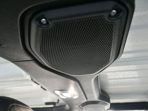 Used 2022 Jeep Wrangler Unlimited Sahara image 35