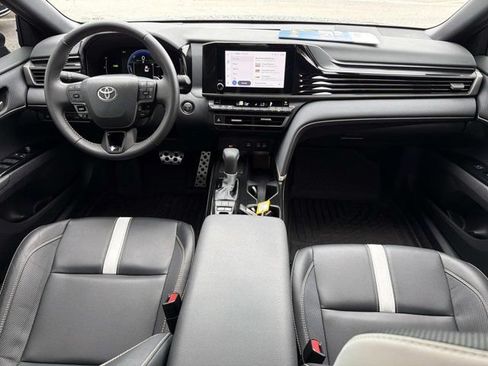 Used 2025 Toyota Camry SE w/ Convenience Package FWD image 22