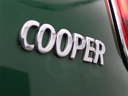 Used 2022 MINI Cooper 2-Door Hardtop image 16