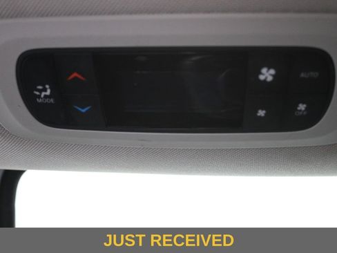 Used 2023 Chrysler Pacifica Touring-L FWD image 26