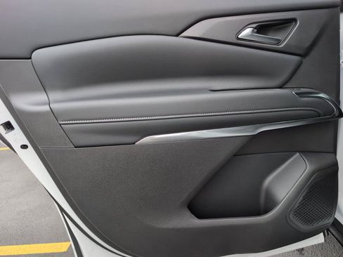 New 2026 Chevrolet Traverse LT w/ Sun and Wheel Package FWD image 31