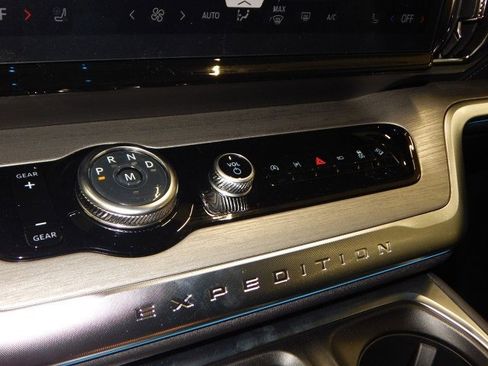 New 2025 Ford Expedition Platinum w/ Driver's Package image 24