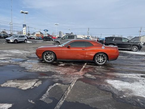 Used 2022 Dodge Challenger GT image 2