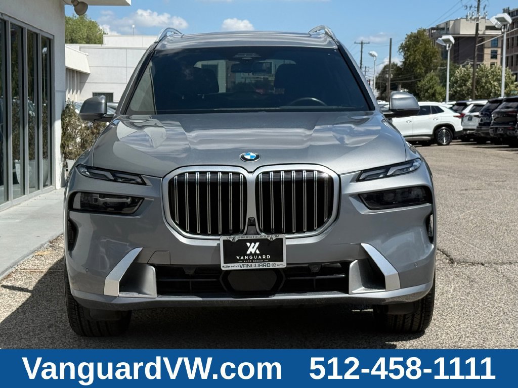 Used 2023 BMW X7 xDrive40i w/ Premium Package AWD/4WD image 3