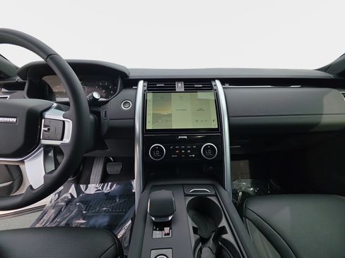 Certified 2025 Land Rover Discovery S AWD/4WD image 19