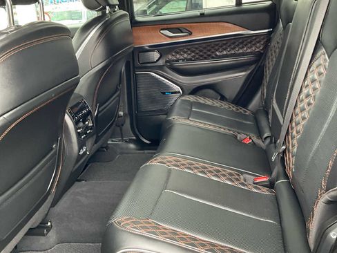 Used 2024 Jeep Grand Cherokee Summit image 40