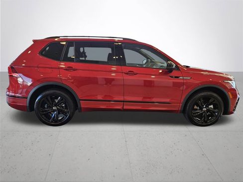 Used 2024 Volkswagen Tiguan SE R-Line AWD/4WD image 6