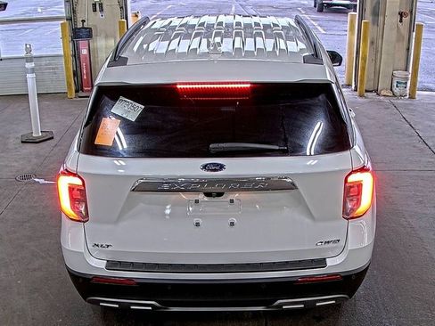 Certified 2022 Ford Explorer XLT w/ Equipment Group 202A AWD/4WD image 7