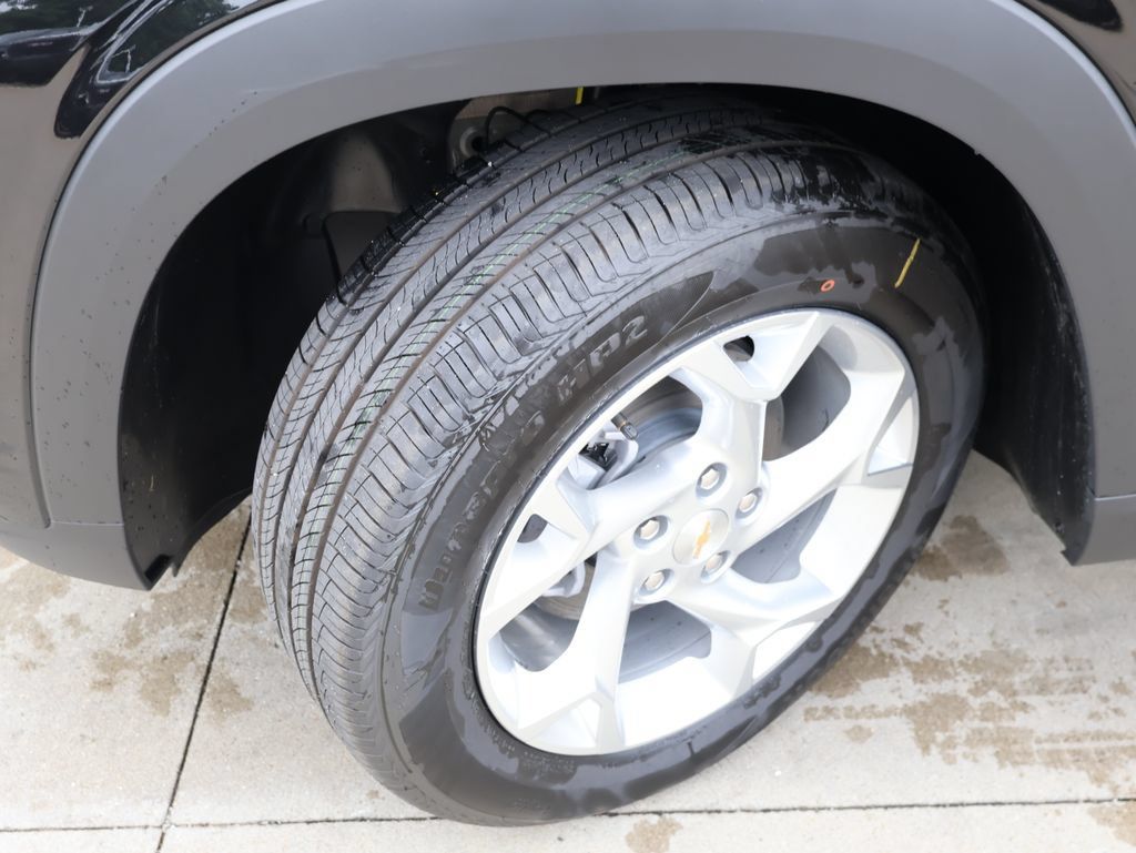 New 2026 Chevrolet Trax LS w/ LS Convenience Package FWD image 33