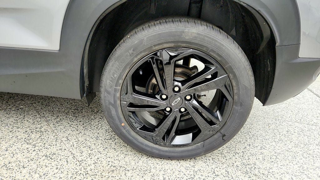 Used 2023 Chevrolet TrailBlazer RS FWD image 9