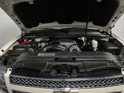 Used 2010 Chevrolet Suburban LTZ AWD/4WD image 43