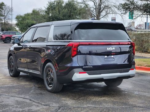 New 2026 Kia Carnival LXS image 4