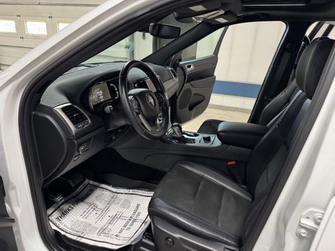 Used 2022 Jeep Grand Cherokee Laredo X image 13