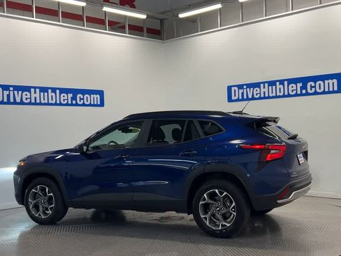 Used 2024 Chevrolet Trax LT w/ Sunroof Package FWD image 8
