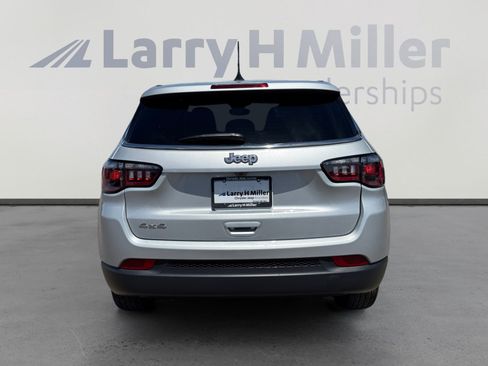 Certified 2025 Jeep Compass Sport AWD/4WD image 4