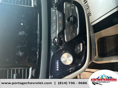 Used 2024 Chrysler Pacifica Touring-L FWD image 26