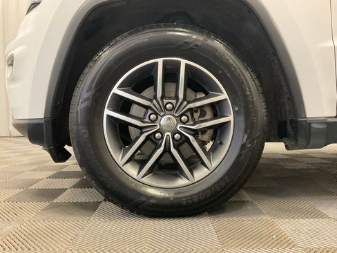 Used 2017 Jeep Grand Cherokee Limited AWD/4WD image 13