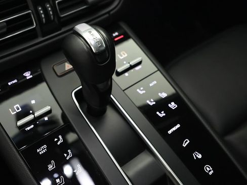 Used 2023 Porsche Macan AWD/4WD image 27